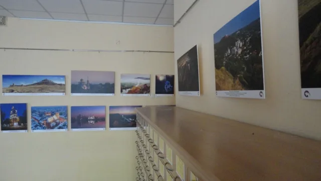 В херсонской библиотеке открылась фотовыставка “Достопримечательности Украины”