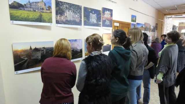 В херсонской библиотеке открылась фотовыставка “Достопримечательности Украины”