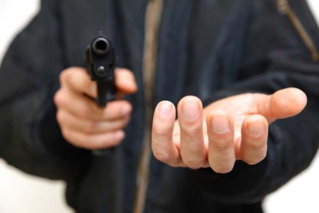 Грабитель с пистолетом в Херсоне скрылся несолоно хлебавши