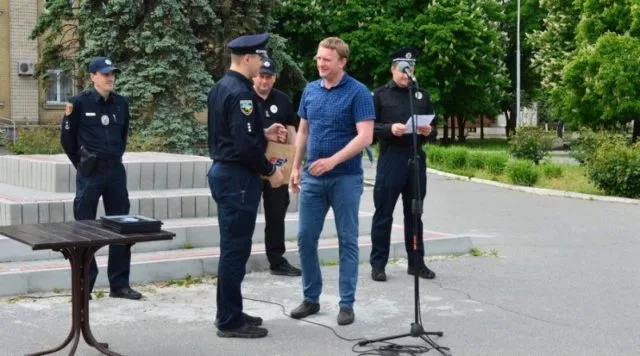 Генический райсовет подарил крымским патрульным видеорегистраторы