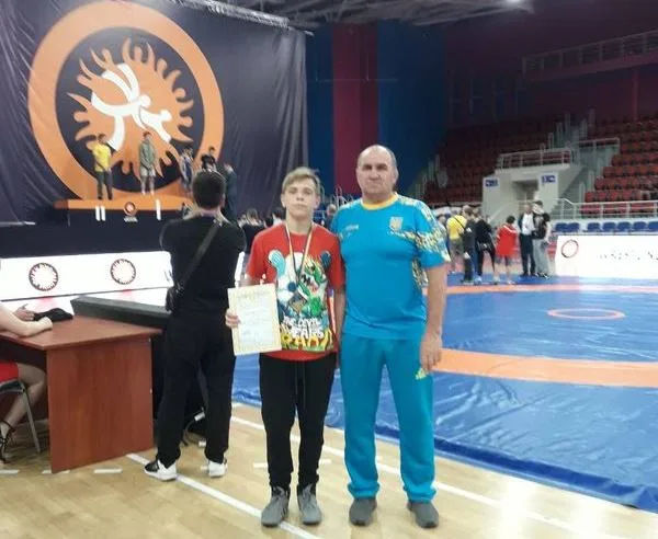 Новокаховчанин Владислав Савич получил “серебро” на юниорском чемпионате Украины по вольной борьбе