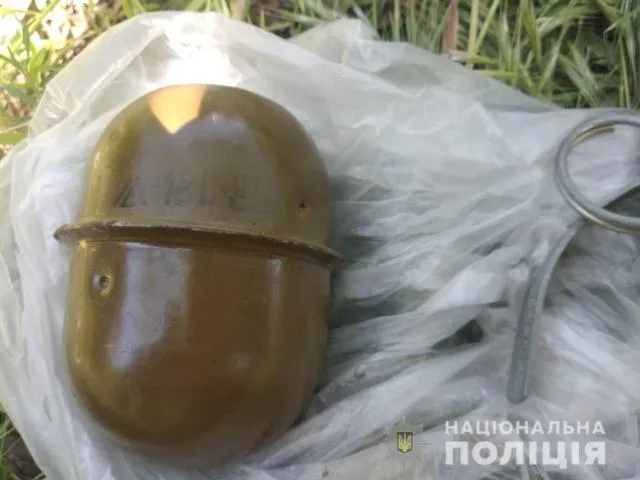 За последние сутки на Херсонщине полицейские изъяли гранаты, патроны и обрез охотничьего ружья