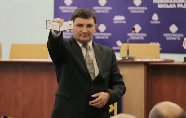 Секретарь Новокаховского горсовета использует служебное положение для рекламы семейного бизнеса?