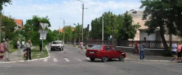 Загадочное ДТП возле третьей школы в Новой Каховке
