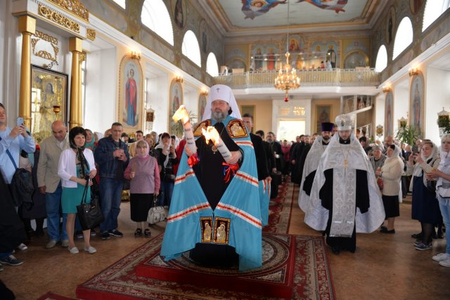 Встреча Благодатного огня в Свято-Духовском кафедральном соборе Херсона