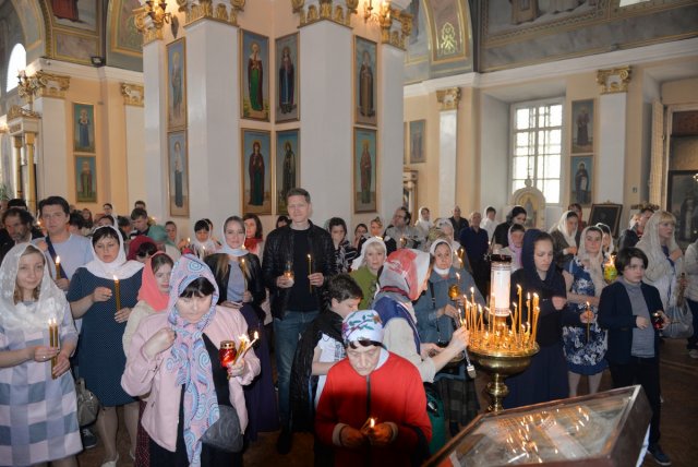 Встреча Благодатного огня в Свято-Духовском кафедральном соборе Херсона