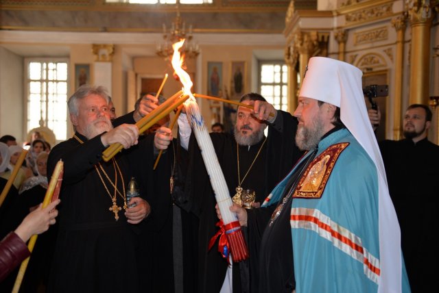 Встреча Благодатного огня в Свято-Духовском кафедральном соборе Херсона