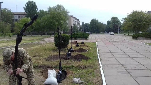 В Каховке высадили аллею сакур