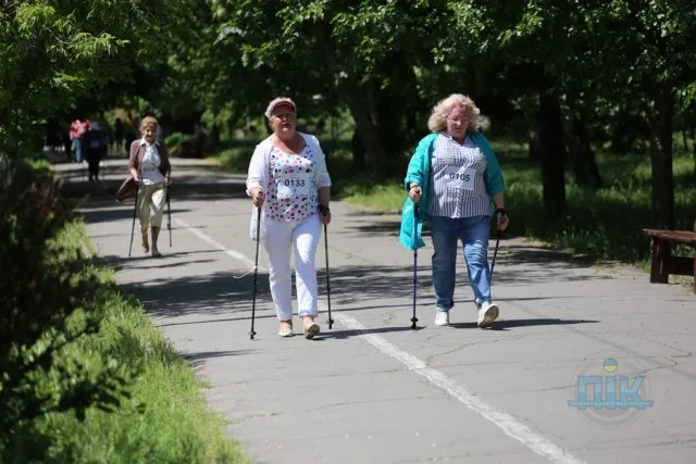 В Херсоне состоялся первый фестиваль скандинавской ходьбы