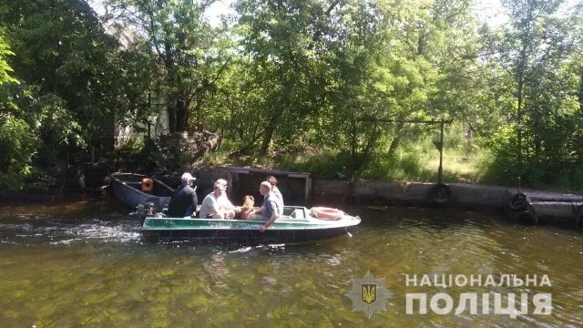 Работники водной полиции проверяют в Херсоне законность пассажироперевозок на воде