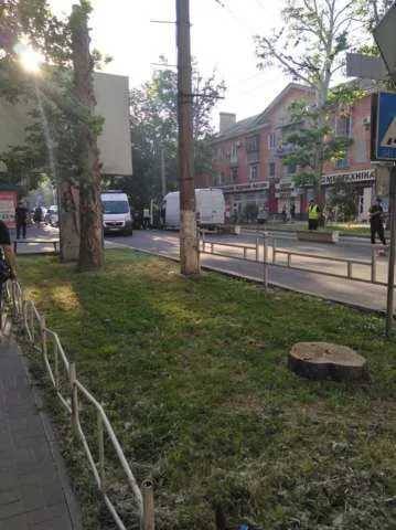 На «зебре» в центре Херсона авто сбило 2-х человек