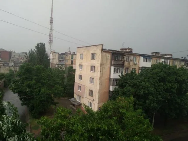Ливень в Херсоне: город снова «плывет»