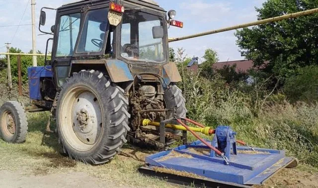 В селе Счастливцево будут бороться с травой новой косилкой