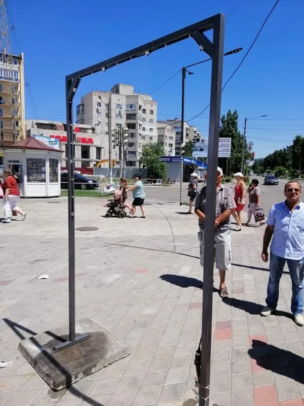 В Новой Каховке установили первую охлаждающую рамку