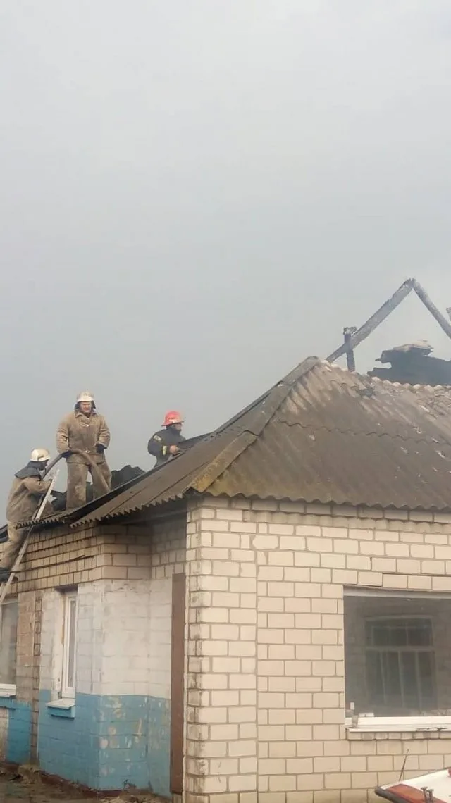 На Херсонщине из-за попадания молний горели кровли частных домов