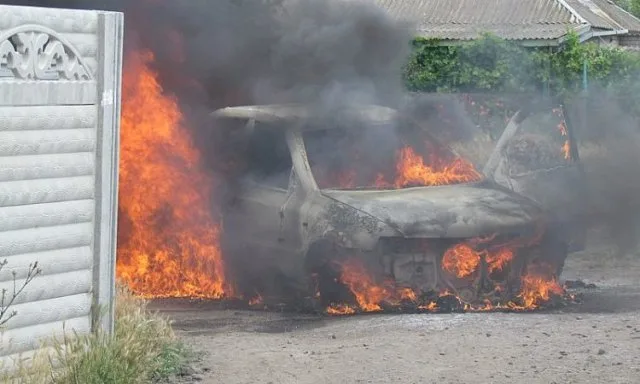 В Счастливцево на Арабатке сгорел легковой автомобиль
