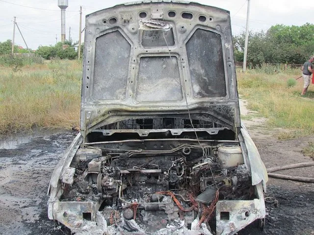 В Счастливцево на Арабатке сгорел легковой автомобиль