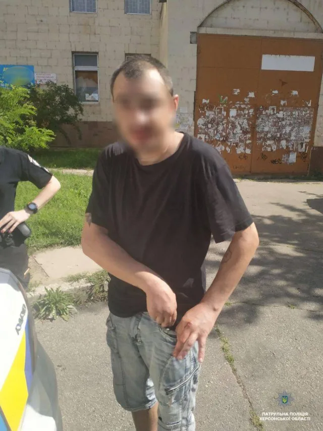 Полицейские задержали 34-летнего херсонца, подозреваемого в ограблении
