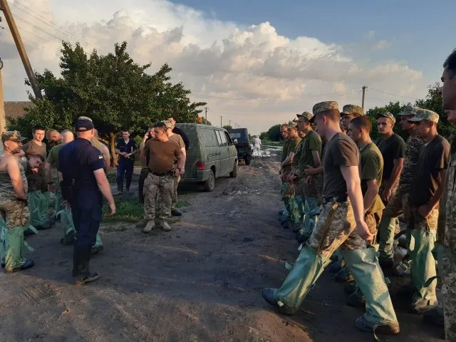 В Новой Маячке будут откачивать воду по трубопроводу длиною 4 км