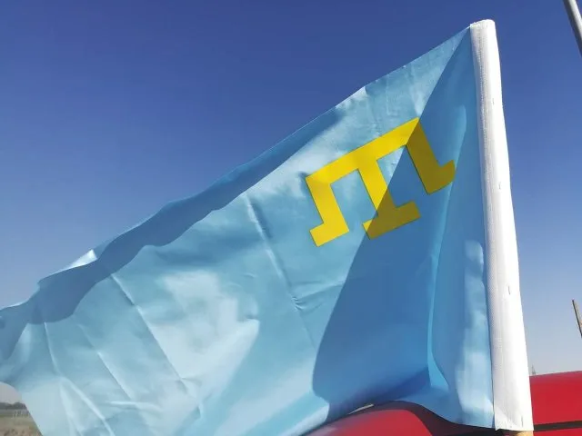 На Херсонщине стартовал автопробег в честь Дня крымскотатарского флага