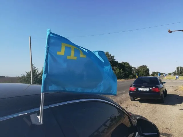 На Херсонщине стартовал автопробег в честь Дня крымскотатарского флага