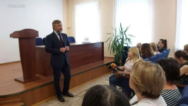 Новинский: “Мариупольцам вместо реформы нужны страховая медицина и доступная, качественная сервисная служба”