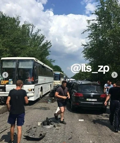 Возвращаясь с Чонгара президентский кортеж устроил ДТП с автобусами, в которых ехали дети