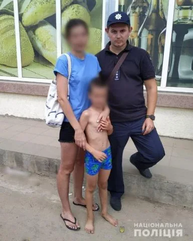 Работники полицейской станции «Железный Порт» вернули матери 6-летнего сына, который потерялся на пляже