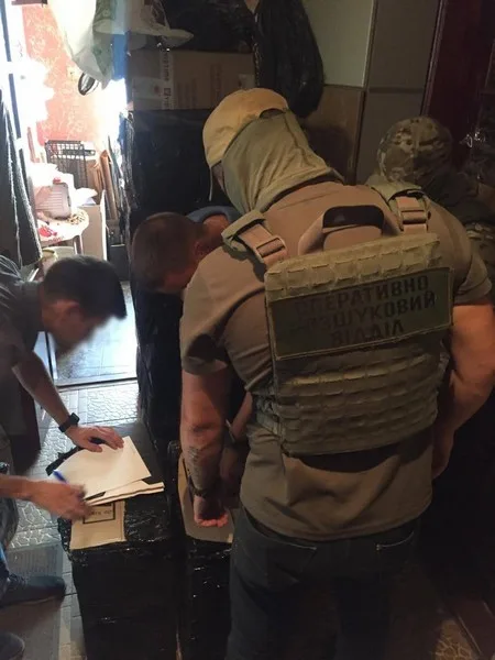 Херсонские пограничники участвовали в операции по изъятию крупной партии контрабандных сигарет