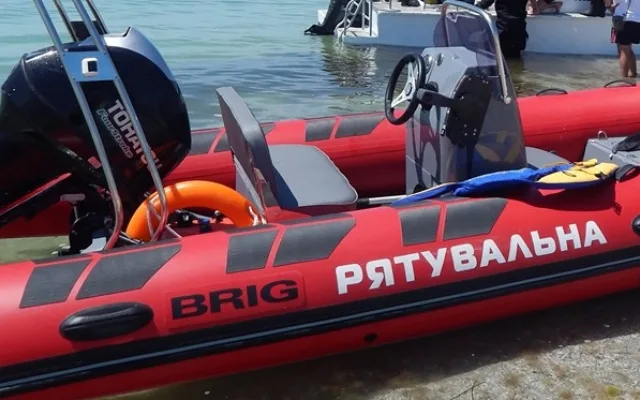 Спасатели эвакуировали травмированного ребенка с острова Джарылгач