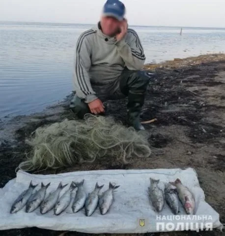 Водные полицейские обнаружили браконьера у озера Сиваш