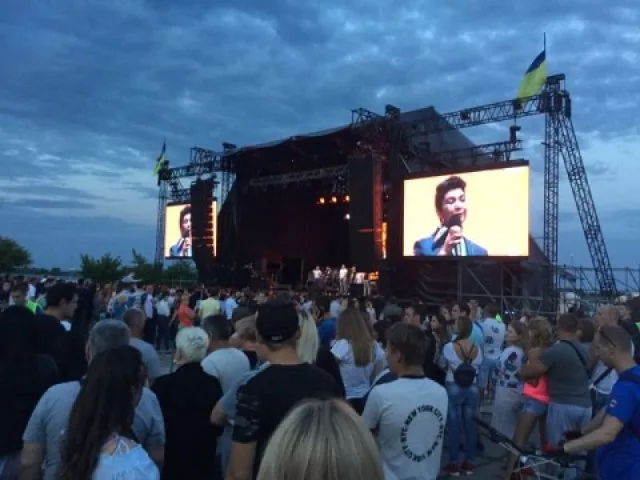 В Херсоне проходит бесплатный концерт группы «Океан Эльзы» (видео)