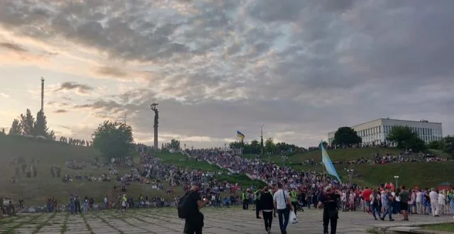 Херсонка разочарована явкой на субботний концерт Вакарчука в Херсоне