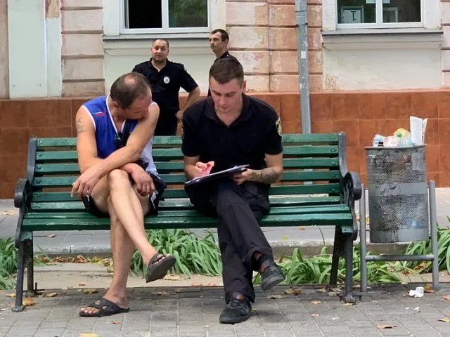 Выборы на Херсонщине: избиратели голосуют вне кабинок и агрессивно реагируют на замечания