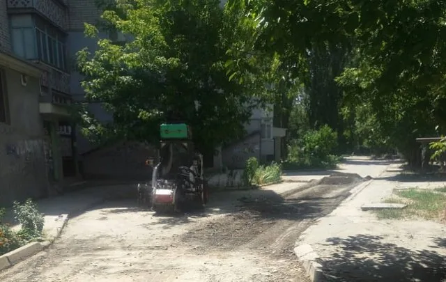 В Херсоне делают ямочный ремонт ул. И. Кулика