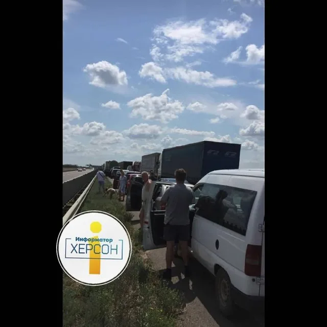 На трассе Николаев – Херсон произошло ДТП. Образовалась километровая пробка