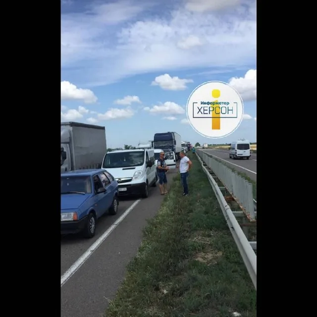 На трассе Николаев – Херсон произошло ДТП. Образовалась километровая пробка