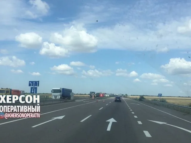 Появились новые фото и видео с места ДТП на трассе Николаев – Херсон