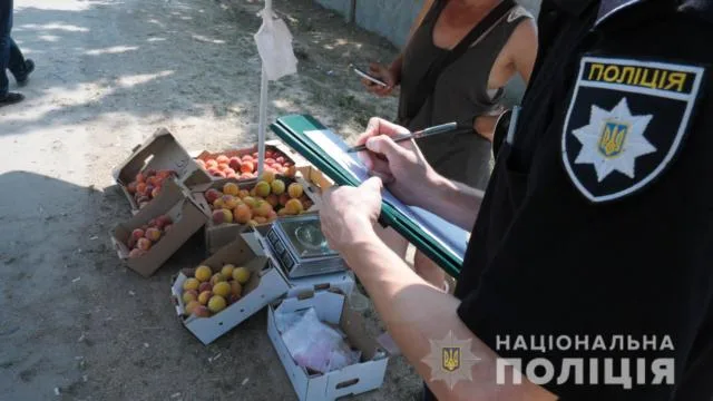 На Херсонщине полицейские проводят рейды по выявлению нелегальной торговли в курортных районах