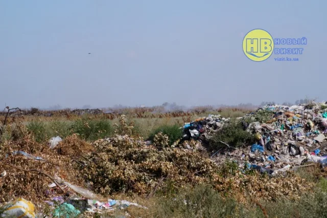 В Геническе горит полигон ТБО