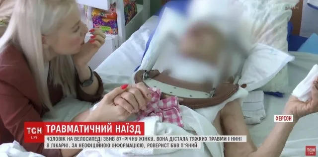 В Херсоне велосипедист на полной скорости сбил пенсионерку. Теперь оба в больнице