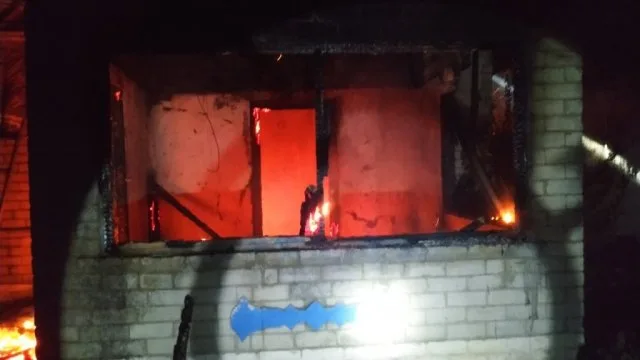 В Геническом районе горел жилой дом, а в Белозерском сгорел сарай