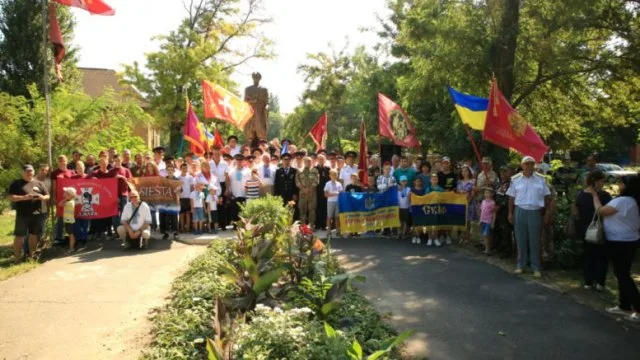 В Каховке у памятника Ивана Сирко состоялась казацкая тризна