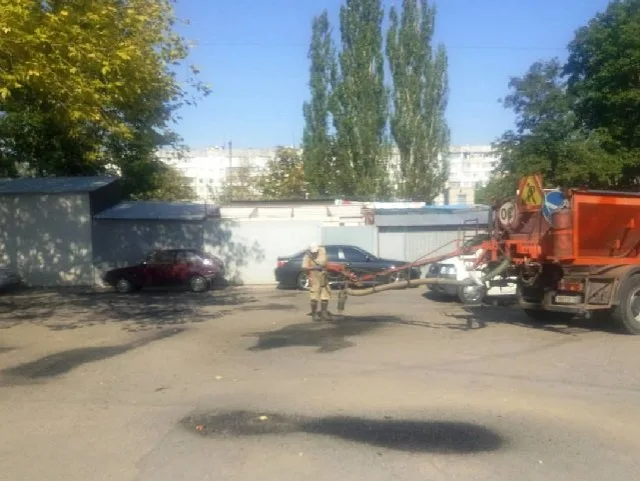 В Херсоне сегодня проводят ямочный ремонт по нескольким адресам
