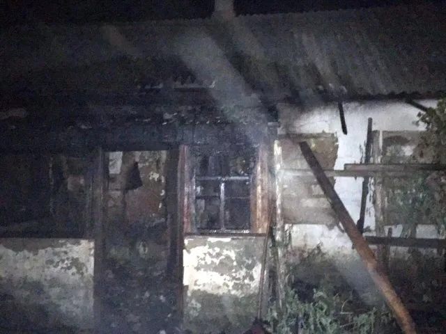 В Братском горела пристройка к дому