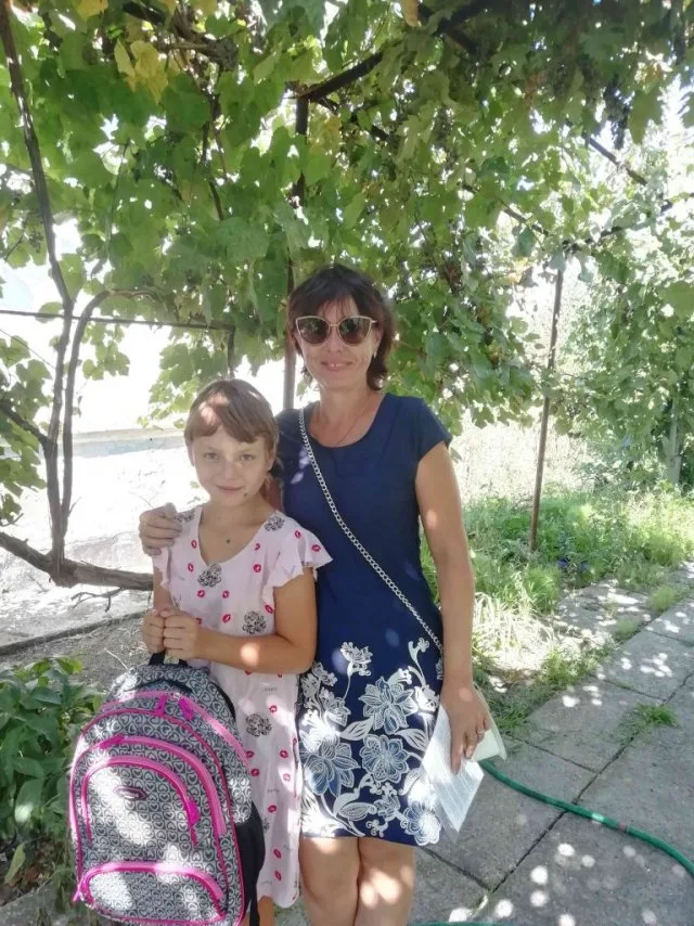 В Геническе спонсоры помогли собрать в школу детей из проблемных семей