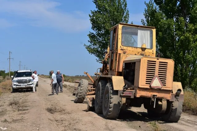 Херсонские фермеры решили отремонтировать проблемный участок дороги