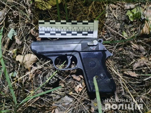 В Голопристанском районе полицейские изъяли у водителя «Фольксвагена» пистолет с патронами