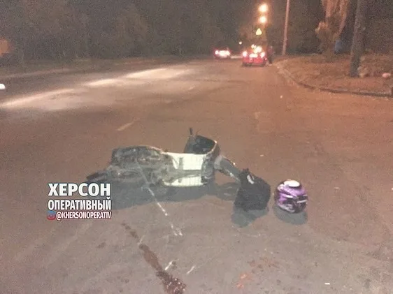 В Херсоне вечернее ДТП: BMW сбил скутериста