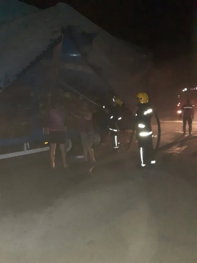 В Каховском районе горела фура с арбузами